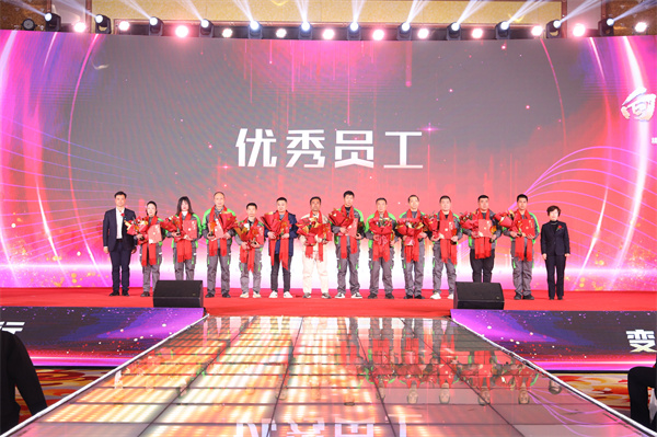 1739929841938439.jpg 02¼¯ÍÅ×ܲÃÖúÀí»ÆÓ×ÏÉŮʿ¡¢½Ö¾¹úÏÈÉúΪÓÅÒìÔ±¹¤£¨µÚ¶þÅú£©»ñµÃÕß°ä½±.jpg