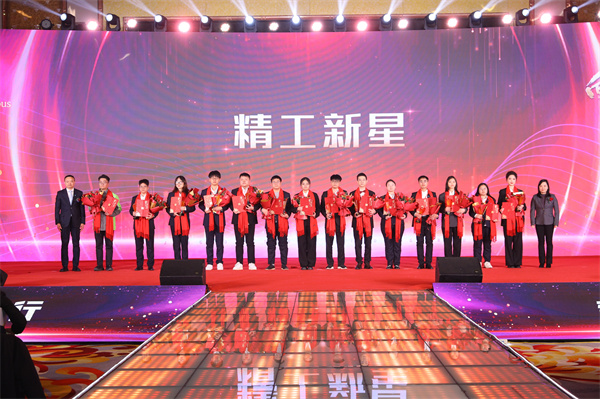 1739929851721782.jpg 03¼¯ÍŸ±×ܲÃÉòÔ»ªÅ®Ê¿¡¢ÆëÈýÁùÏÈÉúΪ×ðÁú¿¹ÙÍøÈë¿ÚÐÂÐÇ»ñµÃÕß°ä½±.jpg