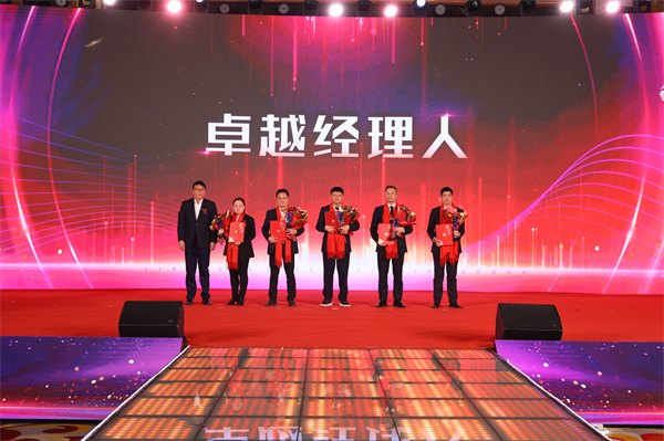 1739930280103903.jpg 09¼¯ÍÅÁªÏ¯×ܲÃÀî¶°ÏÈÉúΪ׿Խ˾ÀíÈË-ÏèÓ¥½±»ñµÃÕß°ä½±.jpg